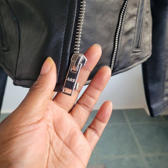 NWOT – Abercrombie & Fitch Black Faux Leather Moto Jacket (Size: M) - Picture 8 of 16